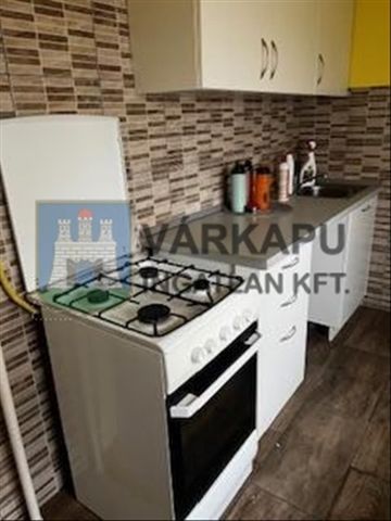 Kiadó részlegesen felújított panel lakás - Székesfehérvár - Photo 4