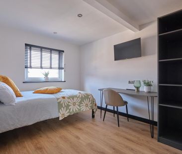 6 bedroom terraced house to rent - Photo 4