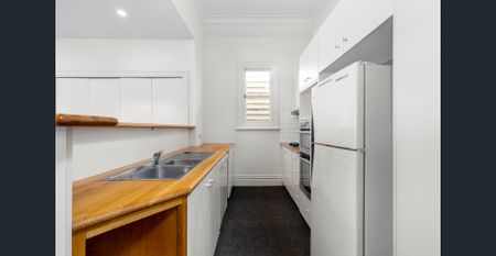 Period Charm in a Vibrant Location! - Photo 5