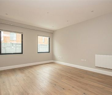 Broadwater Road, Welwyn Garden City, Hertfordshire, AL7 3AX - Photo 5