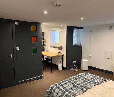 4 Bed - 10 Mayville Place, Hyde Park, Leeds - LS6 1NE - Student - Photo 6