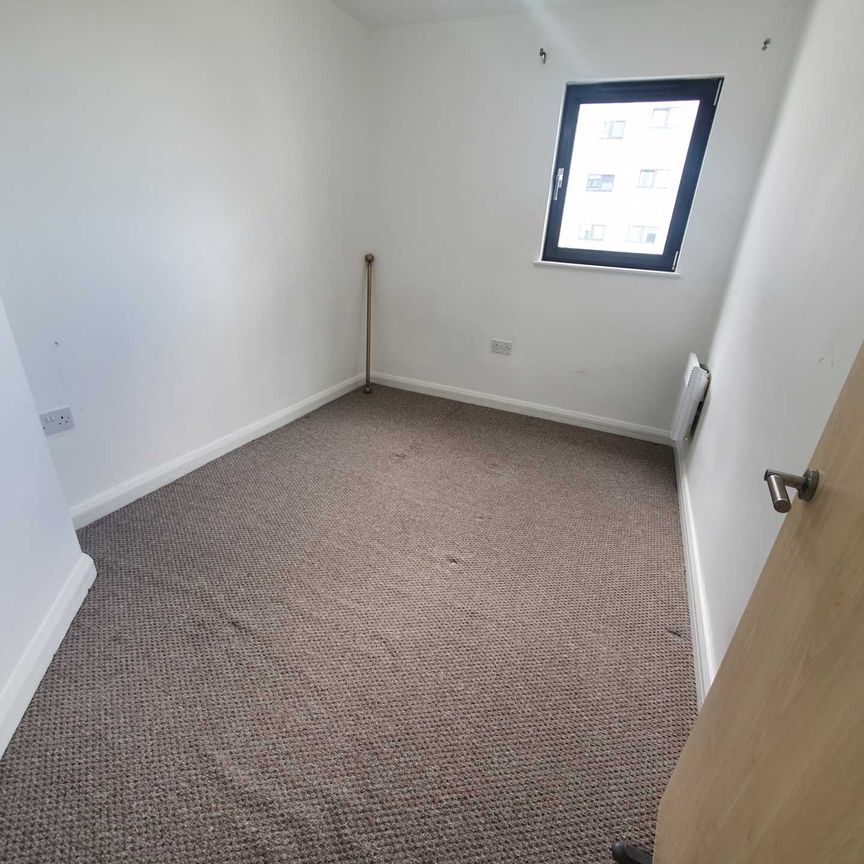 Price £1,300 pcm - Let - Photo 1