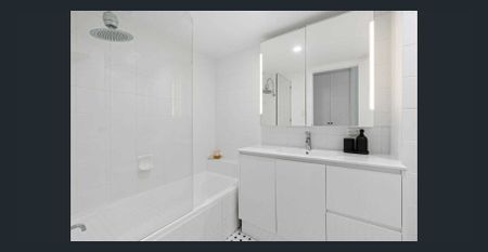 10/35-37 Old Burleigh Road, Surfers Paradise, Qld 4217 - Photo 5