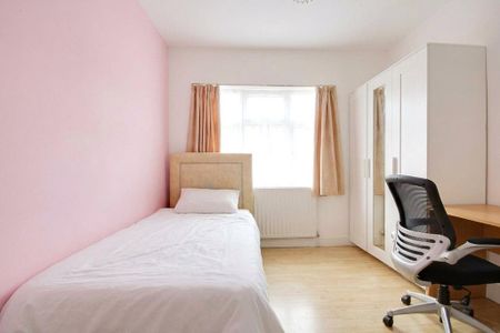 4 bedroom terraced house to rent - Photo 5