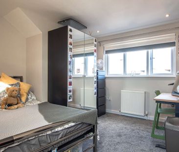 One of our latest and greatest houses for 6! - Photo 3