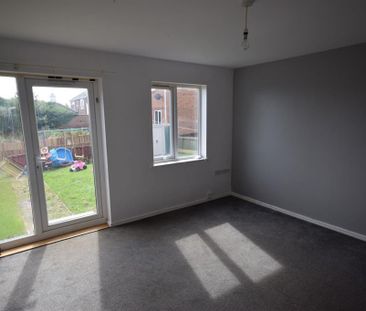 3 bedroom end of terrace house to rent - Photo 1