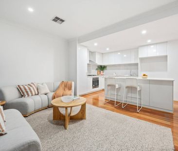 Modern, Light-Filled Home in a Prime Lifestyle Location - Photo 3