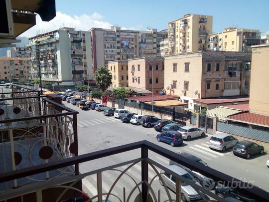 INTERO APPARTAMENTO O CAMERE PER STUDENTESSE - Photo 1
