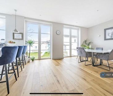 5 bedroom end of terrace house to rent - Photo 3