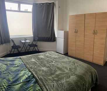 Room in a Shared House, Vivian Avenue, HA9 - Photo 1