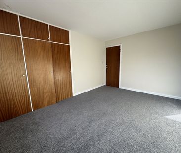 The Vicarage, Wombridge Road - Photo 6