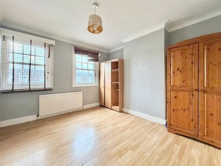 4 bedroom apartment to rent - Photo 4