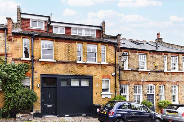 A stunning mews house with a terrific terrace in Belsize Park - Photo 1