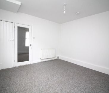 2 bedroom semi-detached house to rent - Photo 5