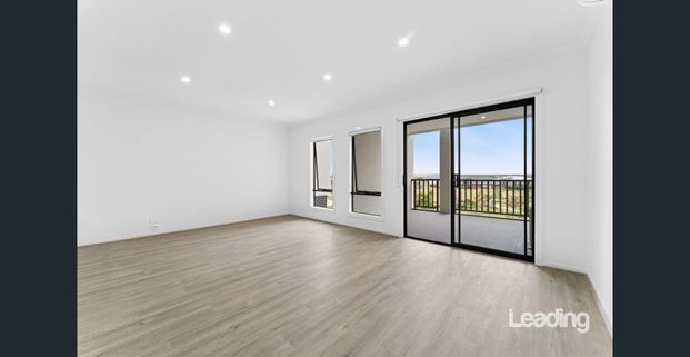 Park yourself here. - Photo 1