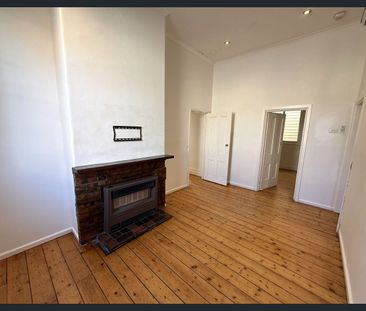 BAYSIDE LIVING IN THE HEART OF PORT MELBOURNE! - Photo 3