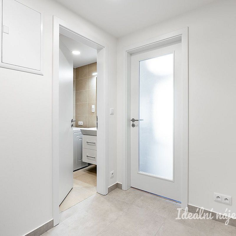 Pronájem bytu 1+kk 32 m² - Fotografie 1