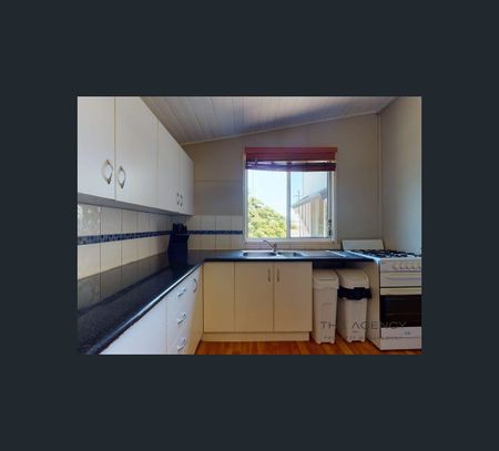 Room 3&4/208 West Street, Allenstown, Qld 4700 - Photo 5