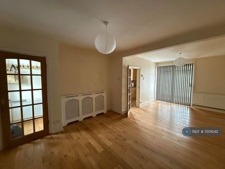 3 bedroom semi-detached house to rent - Photo 2