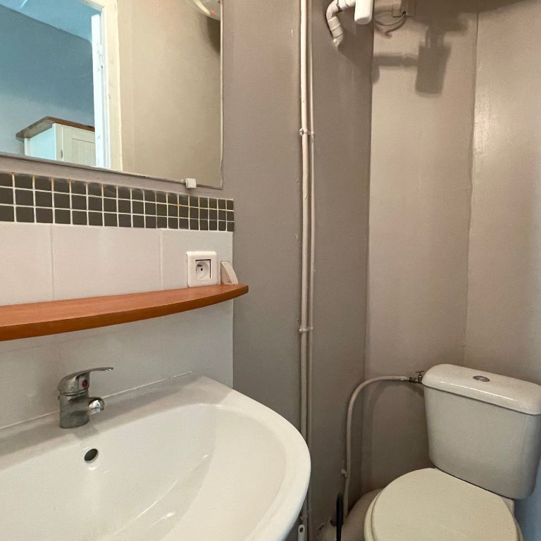 Appartement 1 pièces 12m2 MARSEILLE 6EME 405 euros - Photo 1