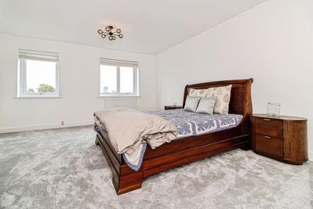 4 bedroom semi-detached house to rent - Photo 3