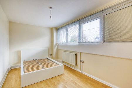 3 bedroom maisonette to rent - Photo 2