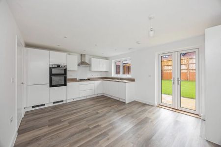 3 bedroom semi-detached house to rent - Photo 4