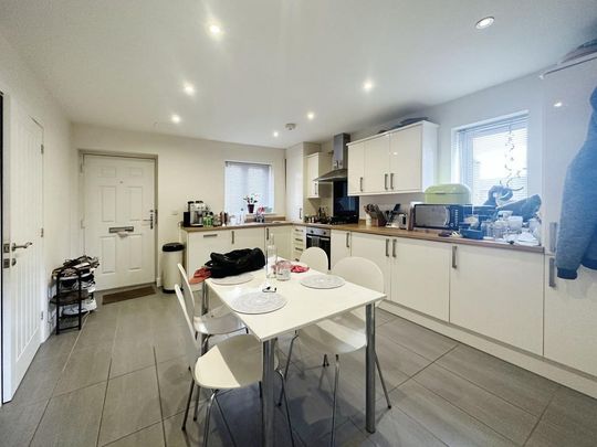 3 bedroom semi-detached house to rent - Photo 1