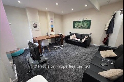 8 Bedroom House Brudenell Road - Photo 1