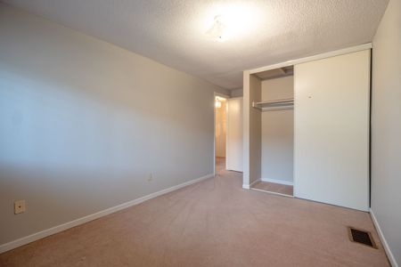 For Lease - 680 Regency Court Unit# 93, Burlington, Ontario - Photo 4