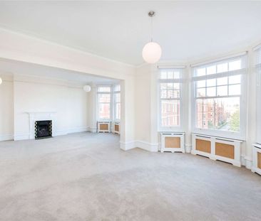 Spacious period apartment within a sought after mansion block in Ch... - Photo 5