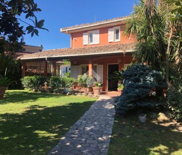 Villa singola in affitto - Photo 1