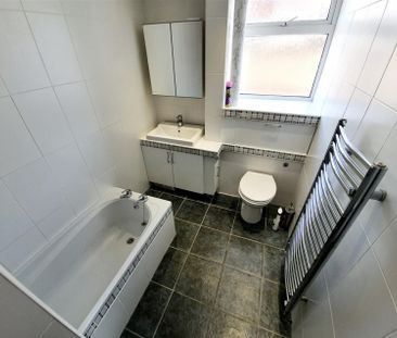 3 Bedroom House to Rent in Avondale Road, Kettering, Northants, NN16 - Photo 2