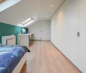 Vrijstaande villa met vier slaapkamers op perceel van ca. 1717 m² - Photo 5