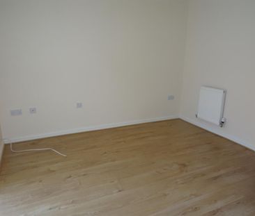 Clos Y Cudyll Coch, Bridgend, CF31 5FW - Photo 2