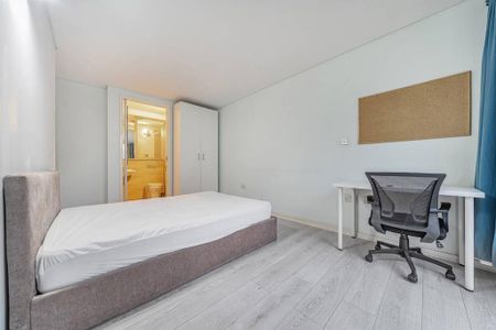 3 bedroom flat to rent - Photo 3