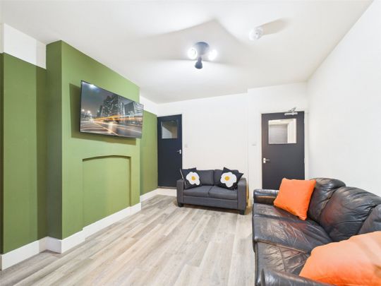 Lower Regent Street, Beeston, Nottingham, NG9 - Photo 1