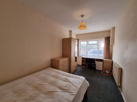 5 bedroom semi-detached house to rent - Photo 3