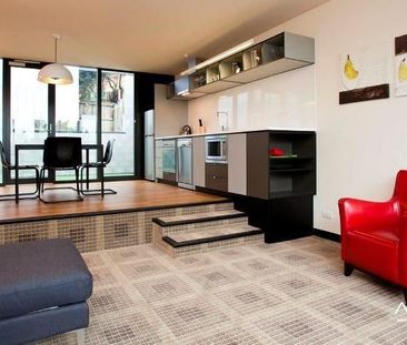 Stunning Inner City Living - fully furnished - Photo 1