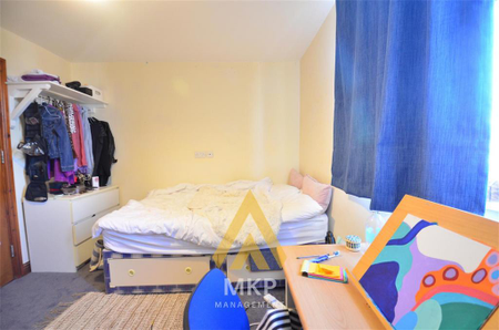 6 bedroom terraced house to rent - Photo 3