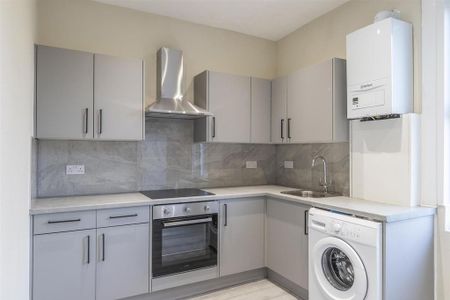 3 bedroom flat to rent - Photo 4