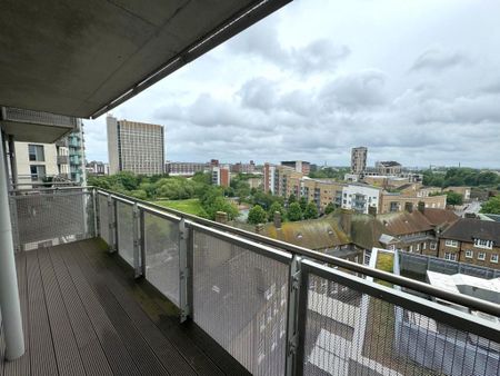 2 bedroom flat to rent - Photo 2