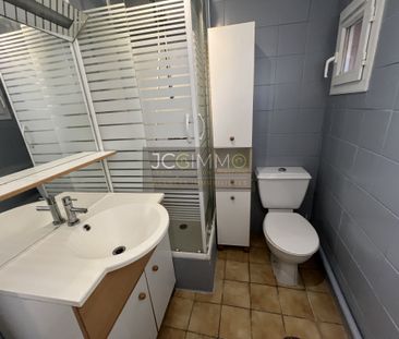 Location Appartement 2 pièces 31m² SOLLIES VILLE 83210 - Photo 3