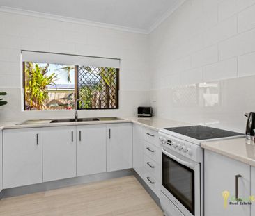 Spacious Family Home With Pool On The North-Side!! - Photo 4