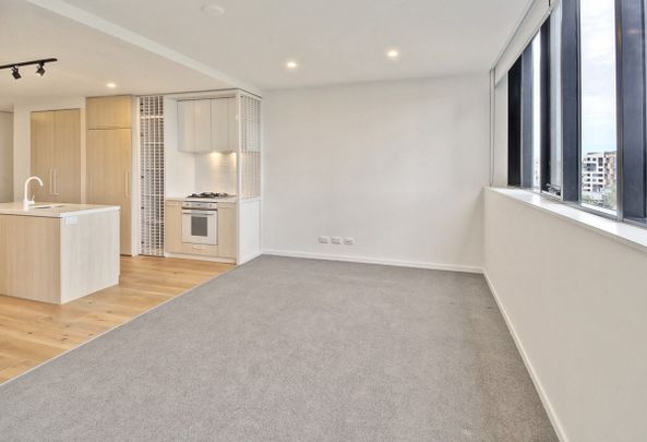 Generously Sized & Ultra Modern Apartment. - Photo 1