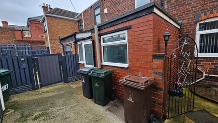 2 bed Terraced - To Let - Photo 2