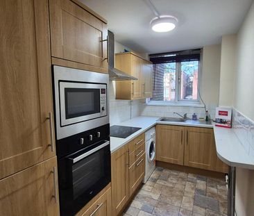 2 bedroom flat to rent - Photo 4
