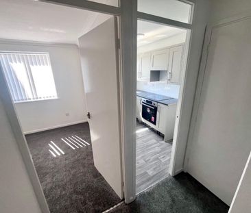 1 bedroom Flat To Let - Photo 2