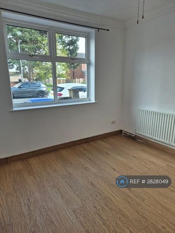 4 bedroom terraced house to rent - Photo 4