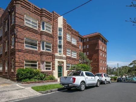 Enjoy the ultimate beach lifestyle- Renovated 2-bedroom apartment + sunroom - Photo 2